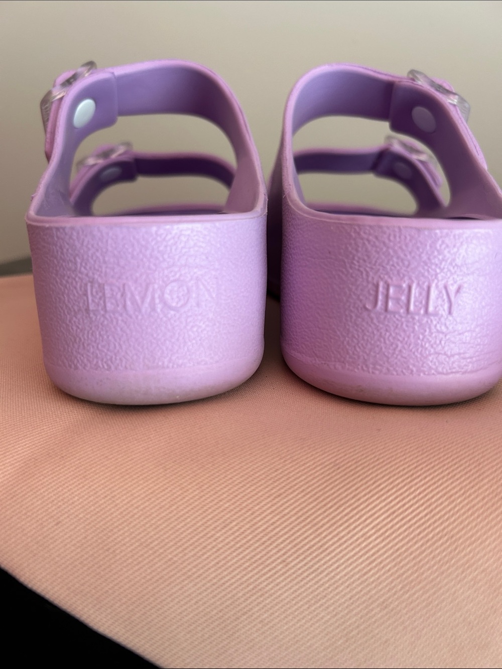 Lemon platform sandals. - Picture 4 of 4